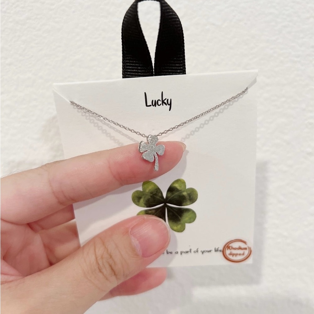 Clover Necklace/Silver color/Rhodium dipped